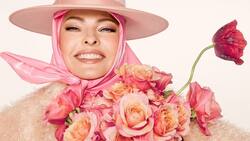 Linda Evangelista aparece en portada de Vogue y luce espectacular