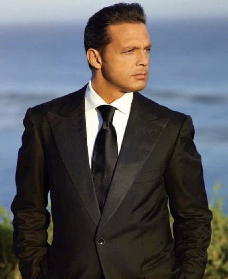 Luis Miguel Así se veía Luis Miguel en su juventud con uniforme de fútbol - Créditos: Instagram @lmxlm