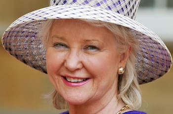 Amiga de la reina Isabel se va de Windsor, luego que el rey Carlos rompiera promesa de la monarca