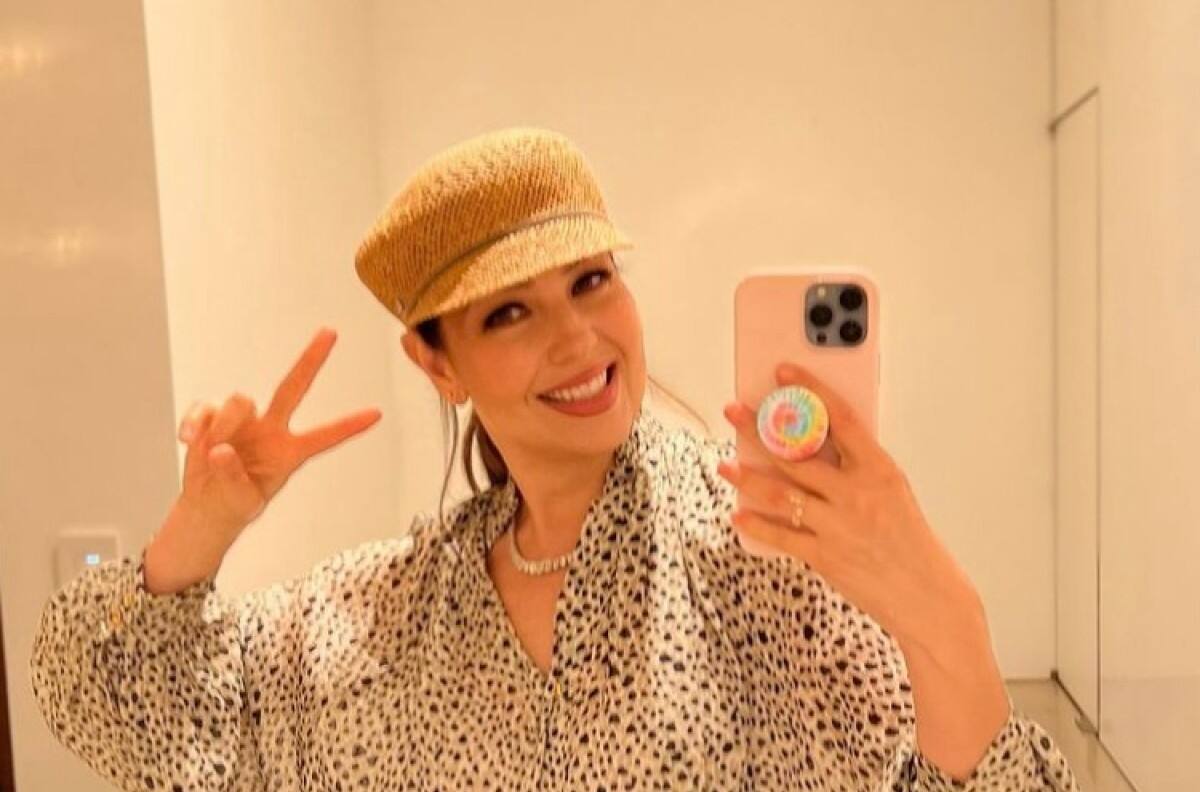 Thalía disfruta de unos momentos de tranquilidad y consuelo al lado de una amiga
