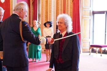 Brian May, guitarrista de Queen, es nombrado por el rey Carlos III caballero del imperio británico