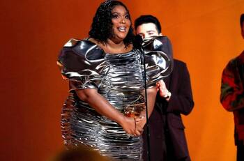 Lizzo hace llorar a Beyoncé con emotivo discurso durante los Grammy 2023