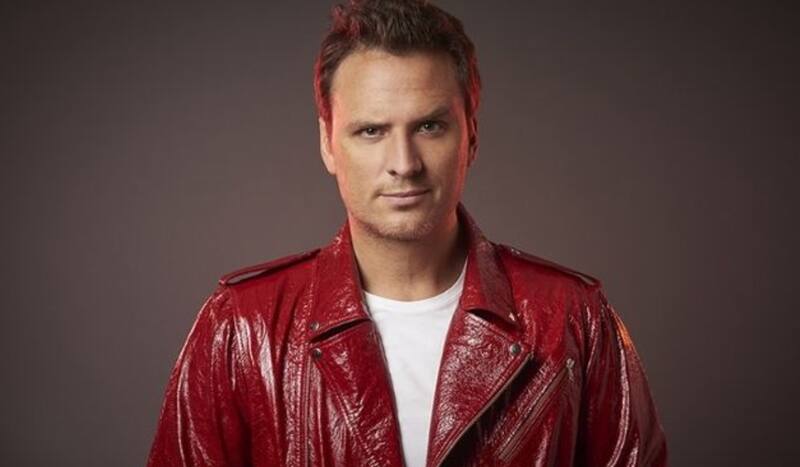 es un conocido comediante argentino.