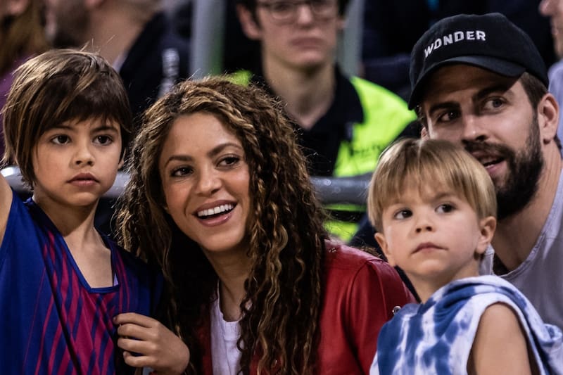 Así sufren los hijos de Shakira y Piqué con el asedio de los paparazzis Milan y Sasha han llorado de miedo - Créditos: Reproducción