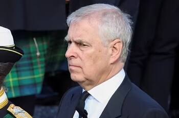 Funeral de la reina: durante el cortejo en Escocia, al príncipe Andrew le llaman "anciano enfermo"