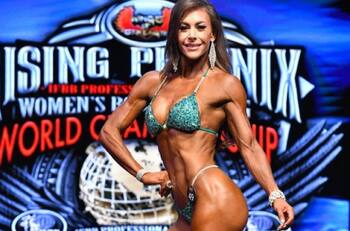 Vanessa Guzmán sube video de competencia y presume músculos en traje de baño de dos piezas