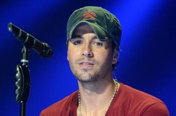 Enrique Iglesias revela detalles de la fiesta más loca a la que fue: en la mansión Playboy