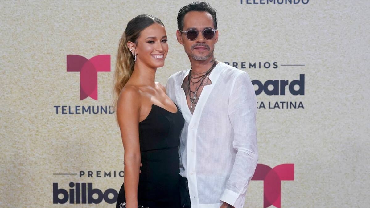 Marc Anthony y su novia Madu Nicola hacen su debut en la alfombra roja de los Billboard