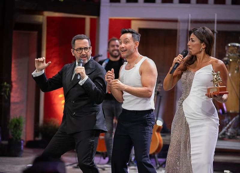 Eduardo Fuentes y Luciano Pereyra tuvieron un cómplice momento en el escenario del Patagual.