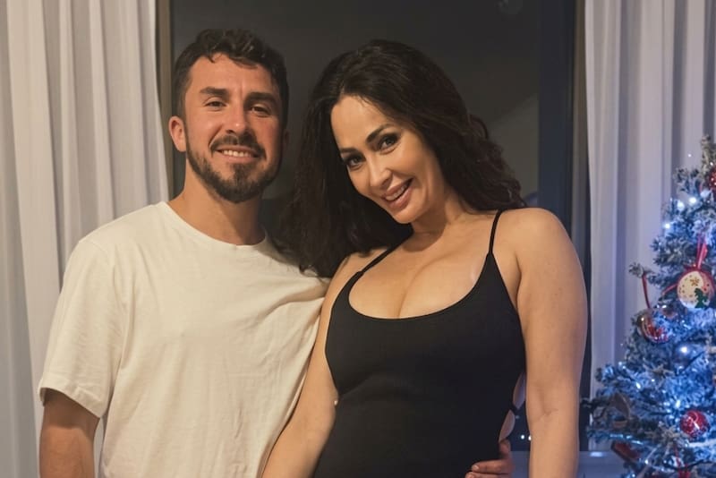 Con la pareja que conoció en Fiebre de Baile.