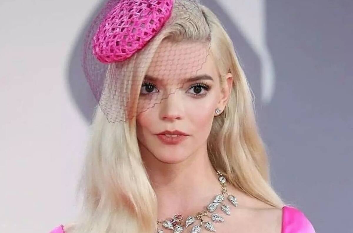 Anya Taylor-Joy llevó un look rosa al estilo Barbie al Festival de Venecia
