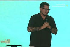 “Con el puesto lleno de motos”: el chiste de Claudio Michaux sobre extranjeros que desató risas en el festival de Las Condes