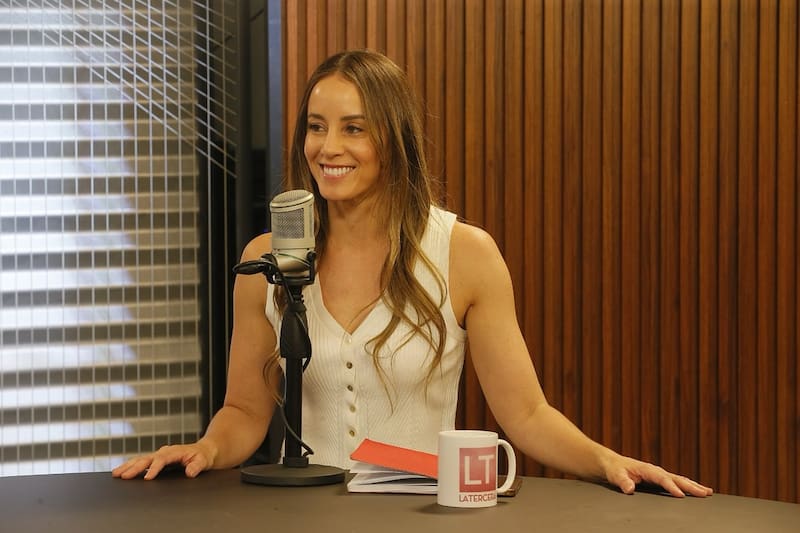 Además de cantar el jingle de Kast, ella también es su vocera.