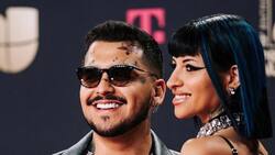 Cazzu despierta rumores de embarazo al aparecer con Christian Nodal en Premio Lo Nuestro