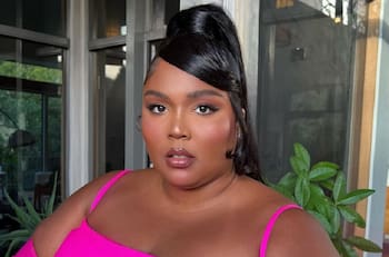 Lizzo defiende los leotardos que usa en sus presentaciones en vivo