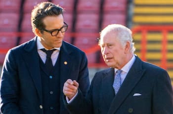 Ryan Reynolds bromea con el rey Carlos III y Camila acerca del documental de Harry y Megan Markle