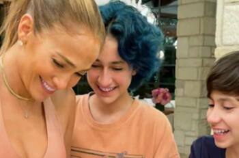 JLo regresa a Los Ángeles para festejar el "Día de Acción de Gracias"