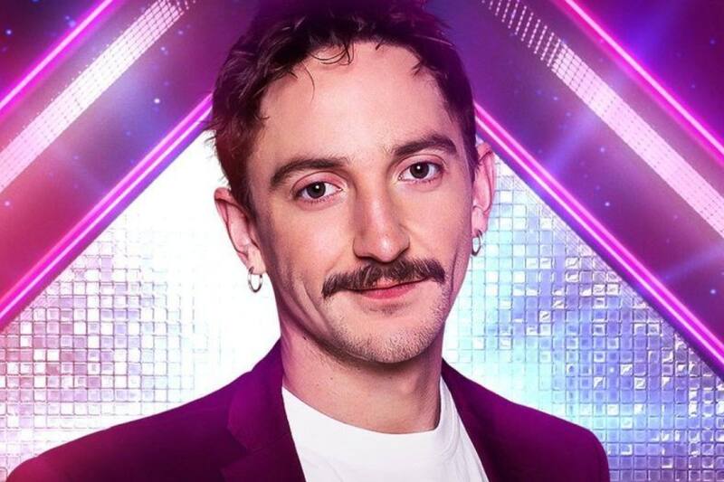 El actor maneja un increíble auto eléctrico.