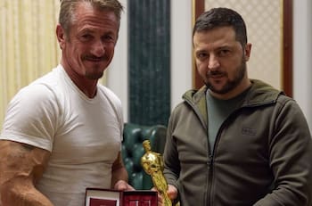 Sean Penn dejó su Oscar en Ucrania "como símbolo de fe en la victoria" de ese país