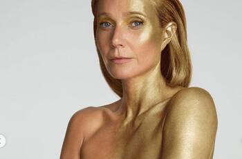 Gwyneth Paltrow celebra su cumpleaños #50 sin ropa y pintada color oro