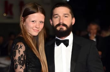 Shia LaBeouf y Mia Goth dan la bienvenida a su primer hijo, tras años de escándalos y rupturas
