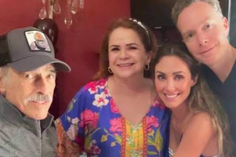 Anahí fue criticada ya que muchos señalaron que debía asistir al velorio de Andrés García, no solo enviar flores. - Créditos: Instagram