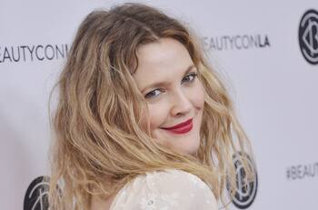 El liberador hábito de Drew Barrymore cuando está sola en casa