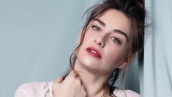 Con altares y regalos de fanáticos: Así es la casa de Ingrid Cruz