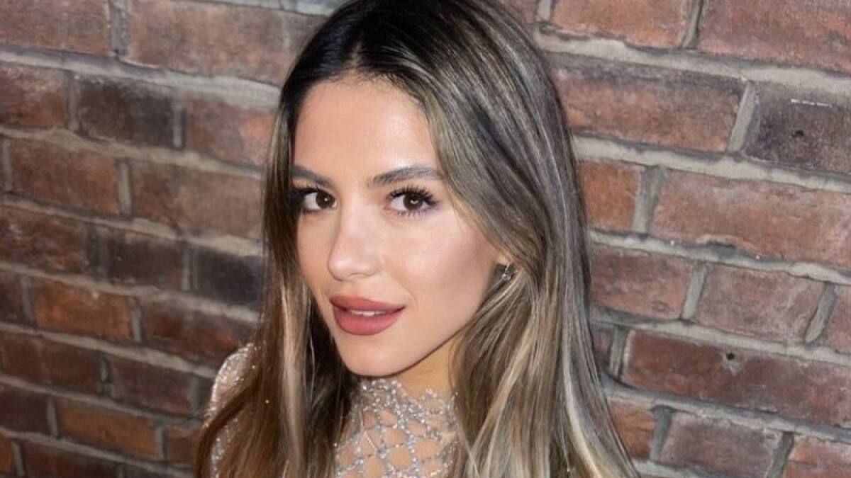 Ex de Javier "Chicharito" Hernández causa polémica al compartir foto de su hijo vestido de princesa