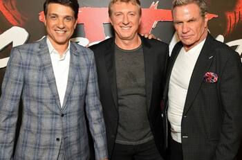 Luis Roberto Guzman es un padre ausente en “Cobra Kai”