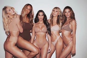 Kim Kardashian logra el reencuentro más icónico de supermodelos en la nueva campaña de SKIMS