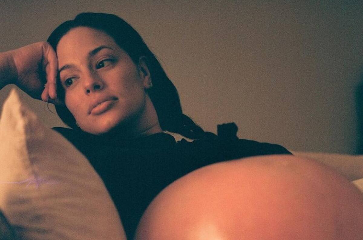 Ashley Graham comparte increíble foto de su embarazo con 40 semanas de gemelos