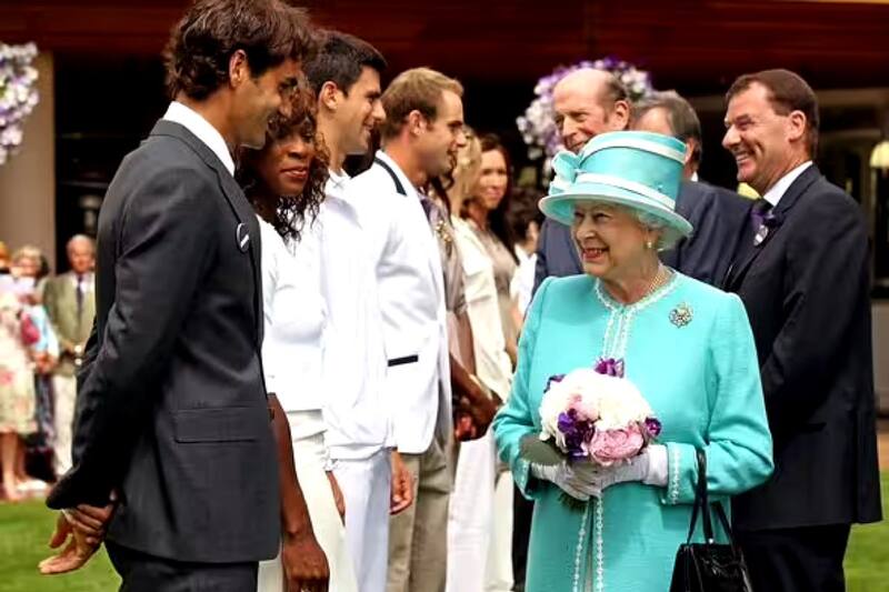 La monarca en su última aparición en Wimbledon en 2010.