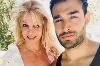 Britney Spears presumió el anillo de compromiso que le dio Sam Ashgari
