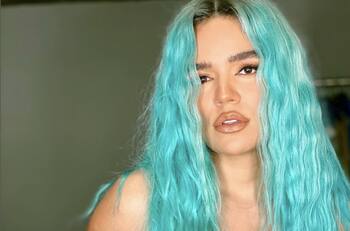Karol G suspende concierto en Guayaquil por lanzamiento de gas pimienta