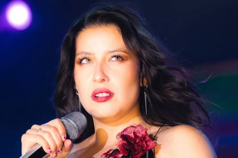 Pese a no estar en Viña 2026, la cantante ganaría varios millones este verano.