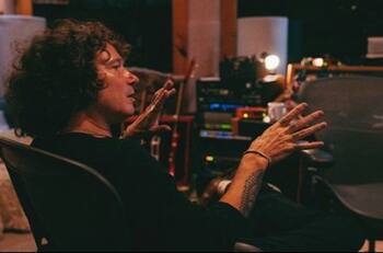Enrique Bunbury anuncia su regreso a la música con nuevo disco