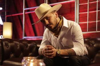 Christian Nodal muestra a detalle cómo cubrió en su pecho el tatuaje de los ojos de Belinda