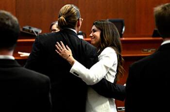 Abogada de Johnny Depp: analizan su lenguaje corporal y revelan si está enamorada del actor