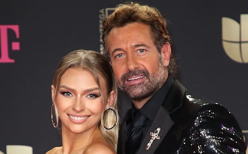 Premio Lo Nuestro 2023 Irina Baeva y Gabriel Soto lucen más enamorados que nunca en la alfombra magenta - Créditos: Instagram