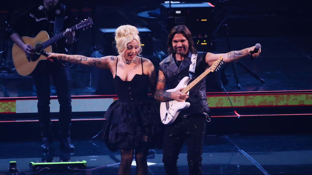 VIDEO | ¿Con pequeño fail? Así fue la sorpresiva aparición de Mon Laferte en el show de Juanes en Viña