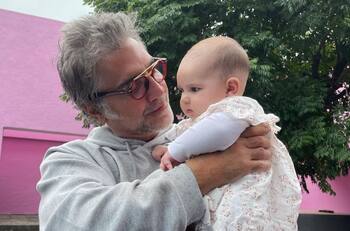 Alejandro Fernández le canta a su nieta Cayetana canción de Cepillín