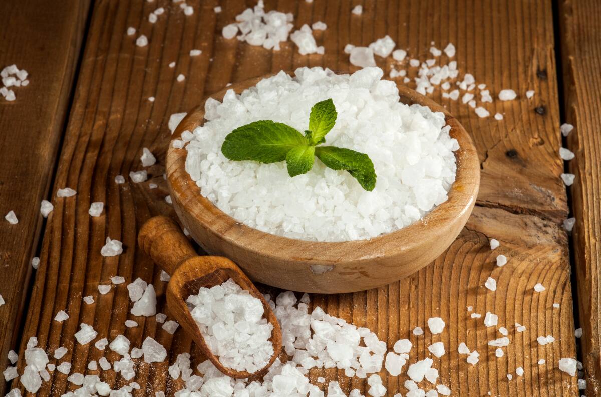 ¡No solo es buen sazonador! Estas son las propiedades mágicas de la sal