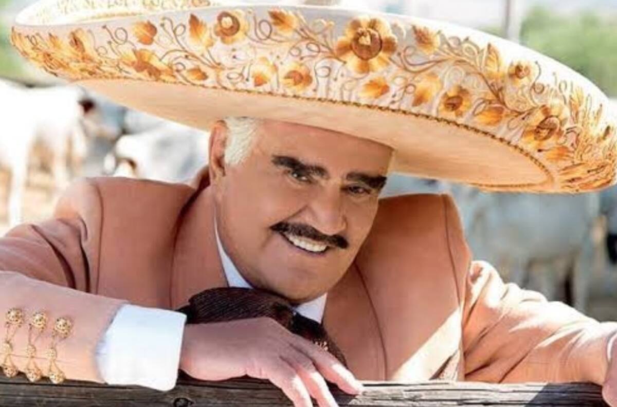 “Sus hijos corren peligro”: Mhoni Vidente asegura que Vicente Fernández se le manifestó