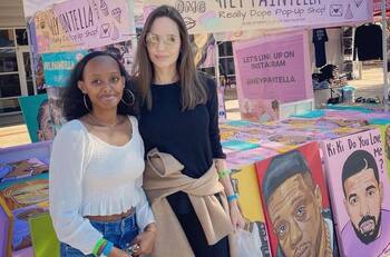 Angelina Jolie y su hija Zahara Jolie- Pitt son captadas de visita en New York