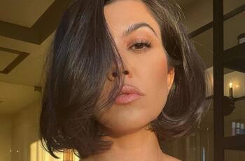 Kourtney Kardashian cambia su cabellera a morado tras la salida del hospital de Travis Barker