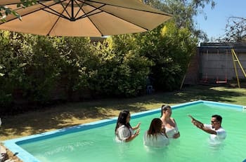 ¡En plena Semana Santa! Ex Fiebre de Baile sorprendió con espirituales fotos de su bautizo cristiano
