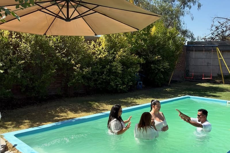 La modelo sorprendió con su bautizo cristiano.