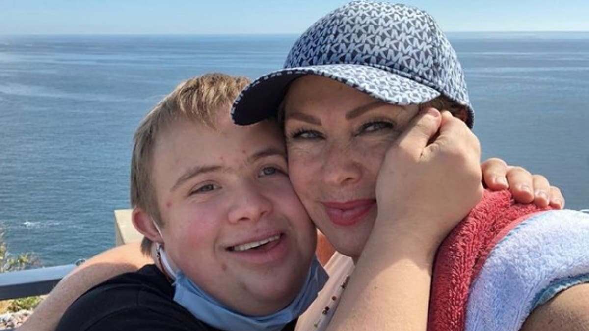 Lety Calderón publica tierno video de su hijo Luciano celebrando su cumpleaños número 19