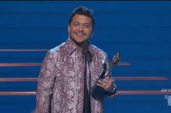 "Para el amor de mi vida": Nodal dedica el premio Billboard a Belinda